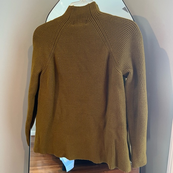 Truth | Green turtle neck with split hip hem - Picture 4 of 7